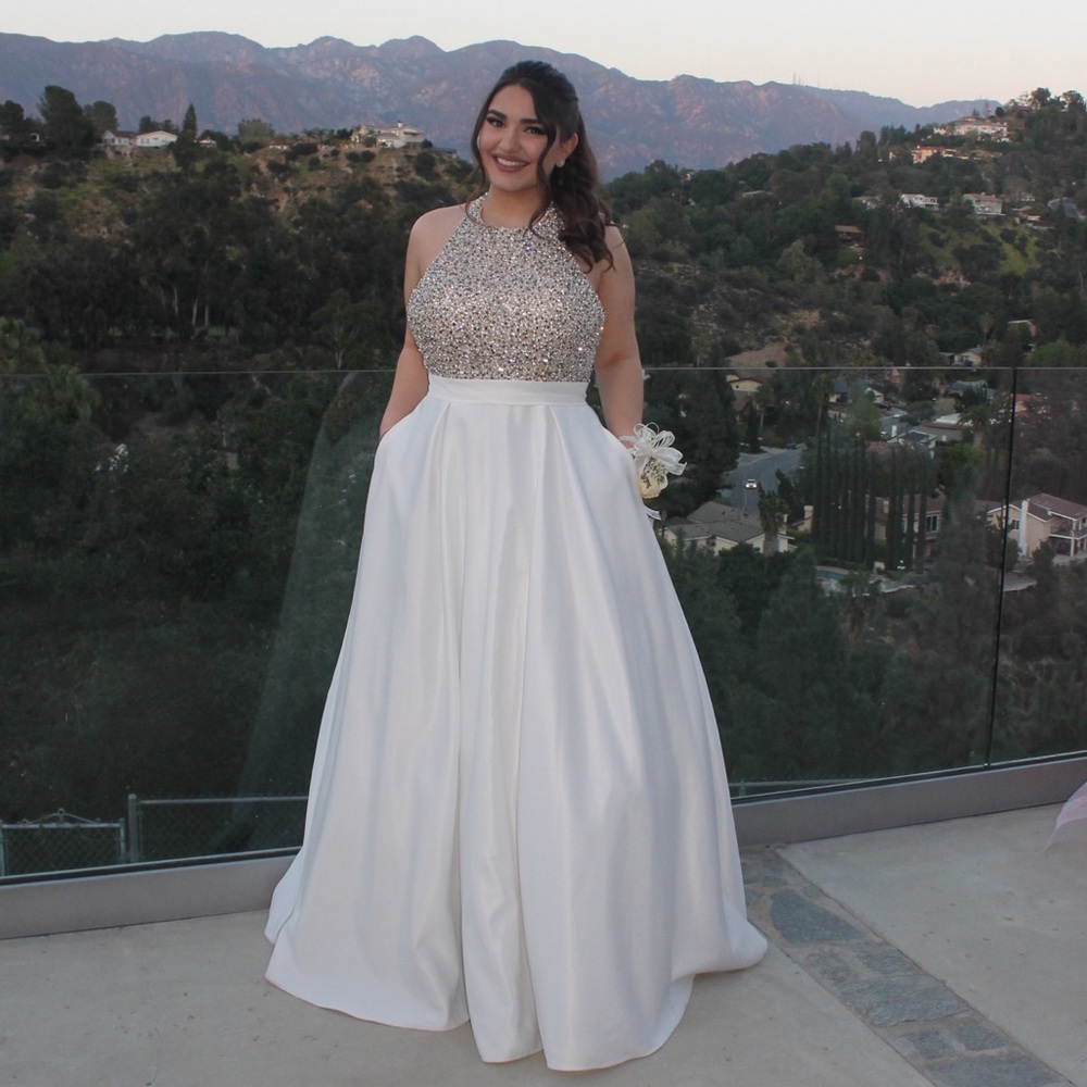 WHITE DRESS WITH RHINESTONE DETAILING
